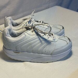 Danskin Now White Leather Walking Sneakers Women’s 8.5 I-NET Comfort